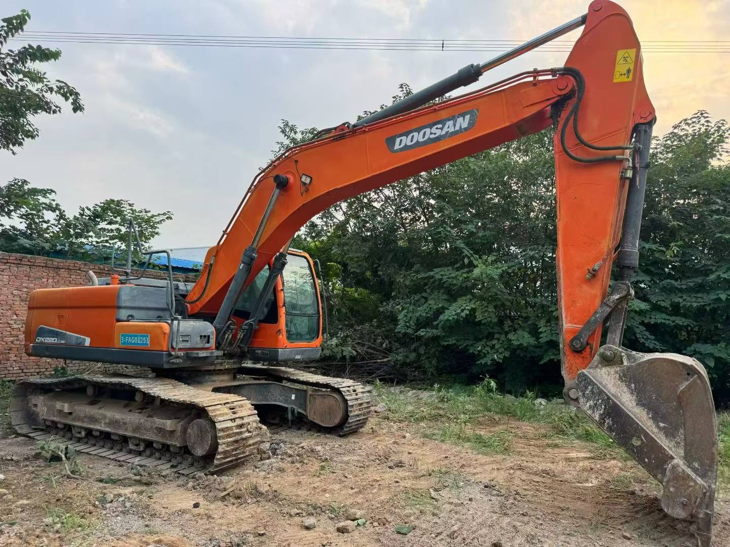 2018 рік, Doosan 220LG-9C, вживаний екскаватор