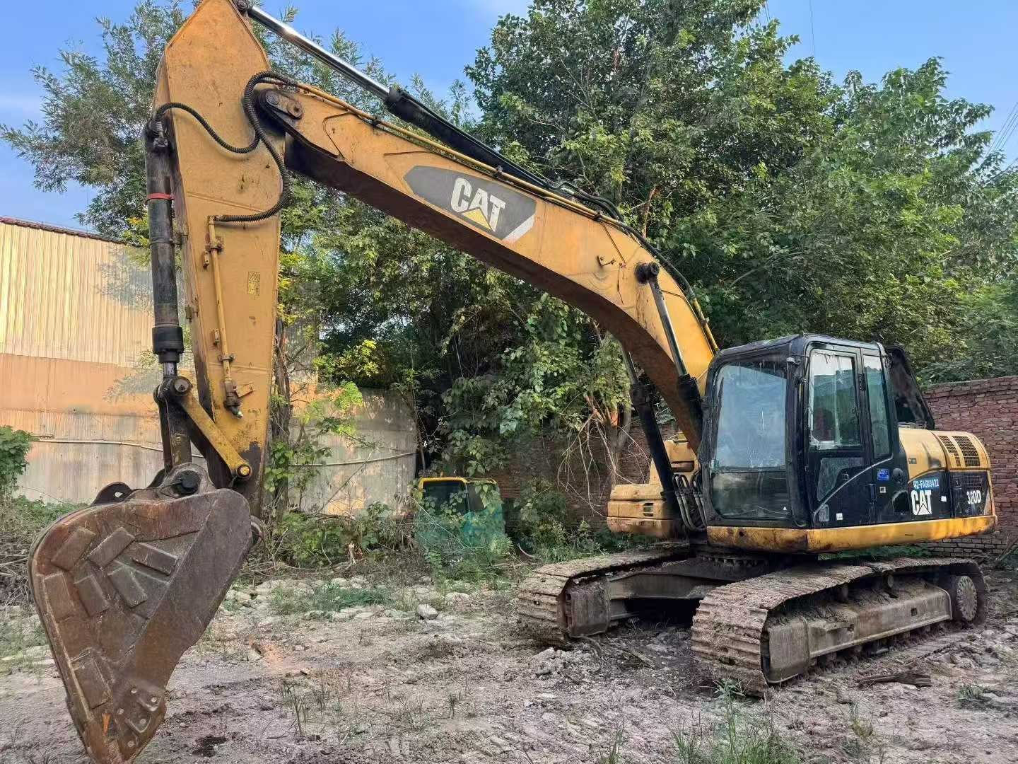 2011 Caterpillar 320D Escavadeira Usada
