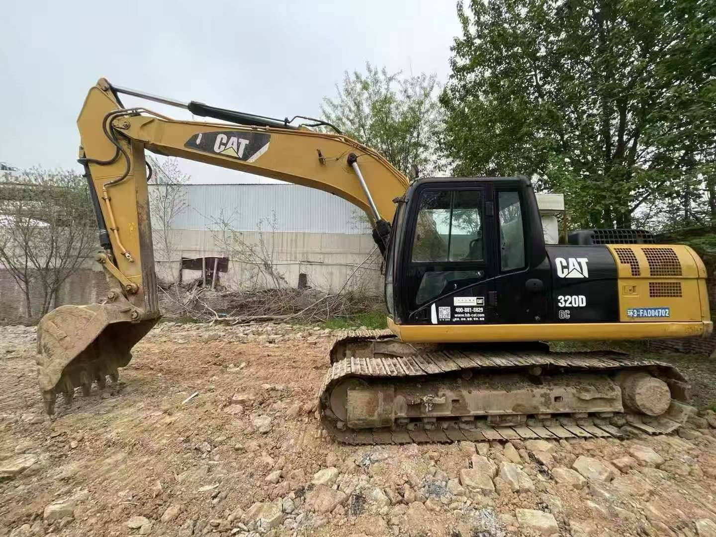 2017 Caterpillar 320D2GC вживаний екскаватор