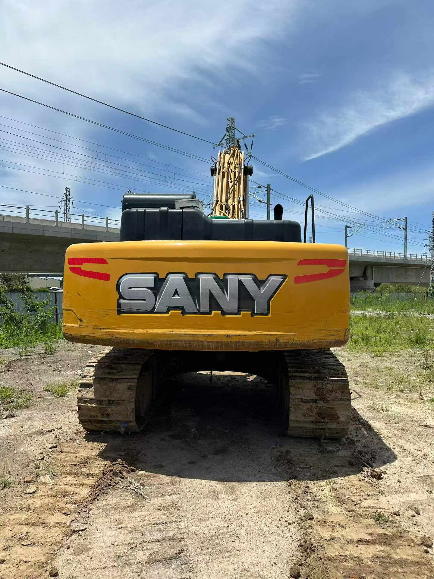 2021 рік SANY 205 вживаний екскаватор