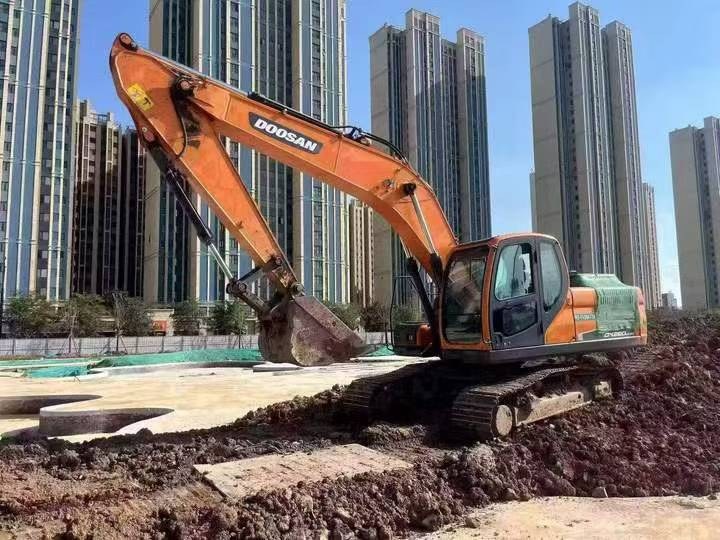 حفارة دوسان 215 مستعملة موديل 2021