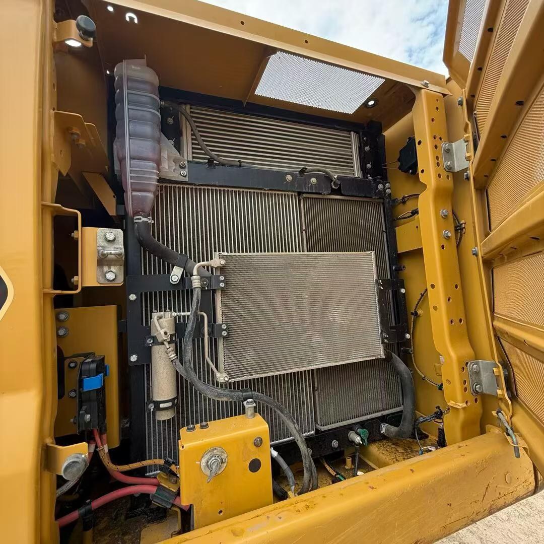 2023 рік Caterpillar 326 вживаний екскаватор