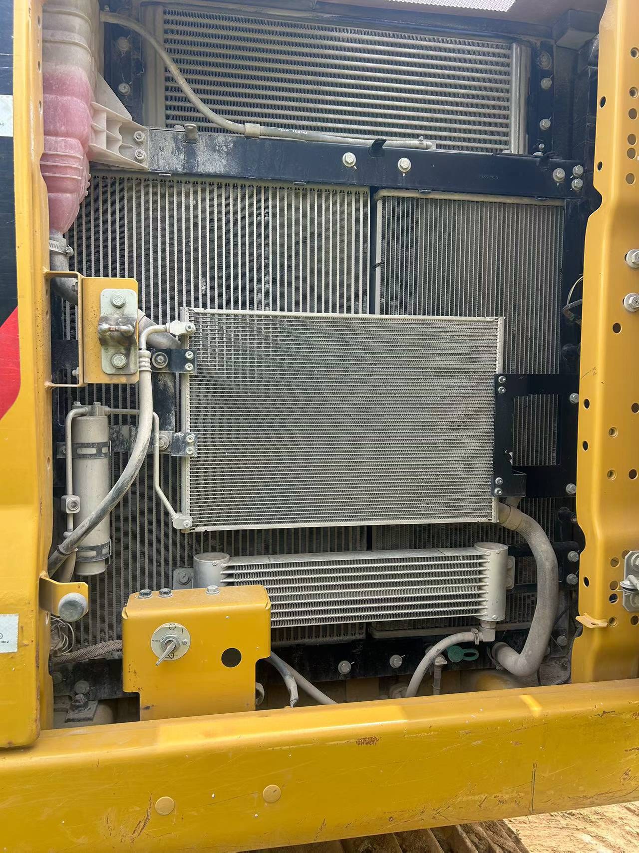 2019 год, б/у экскаватор Caterpillar 323D2