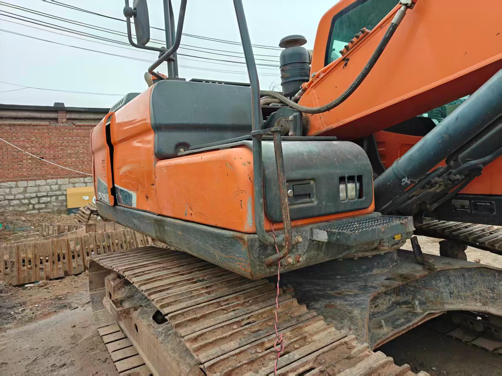 2021 год Б/у экскаватор Doosan 215