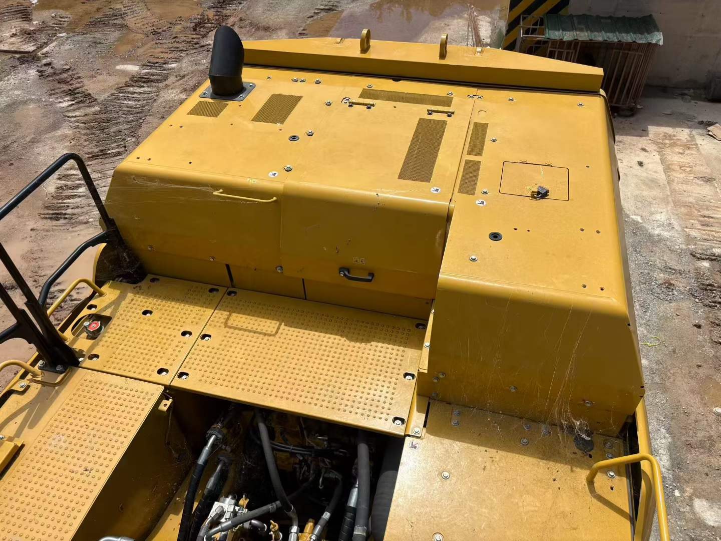 2023 рік Caterpillar 352 вживаний екскаватор