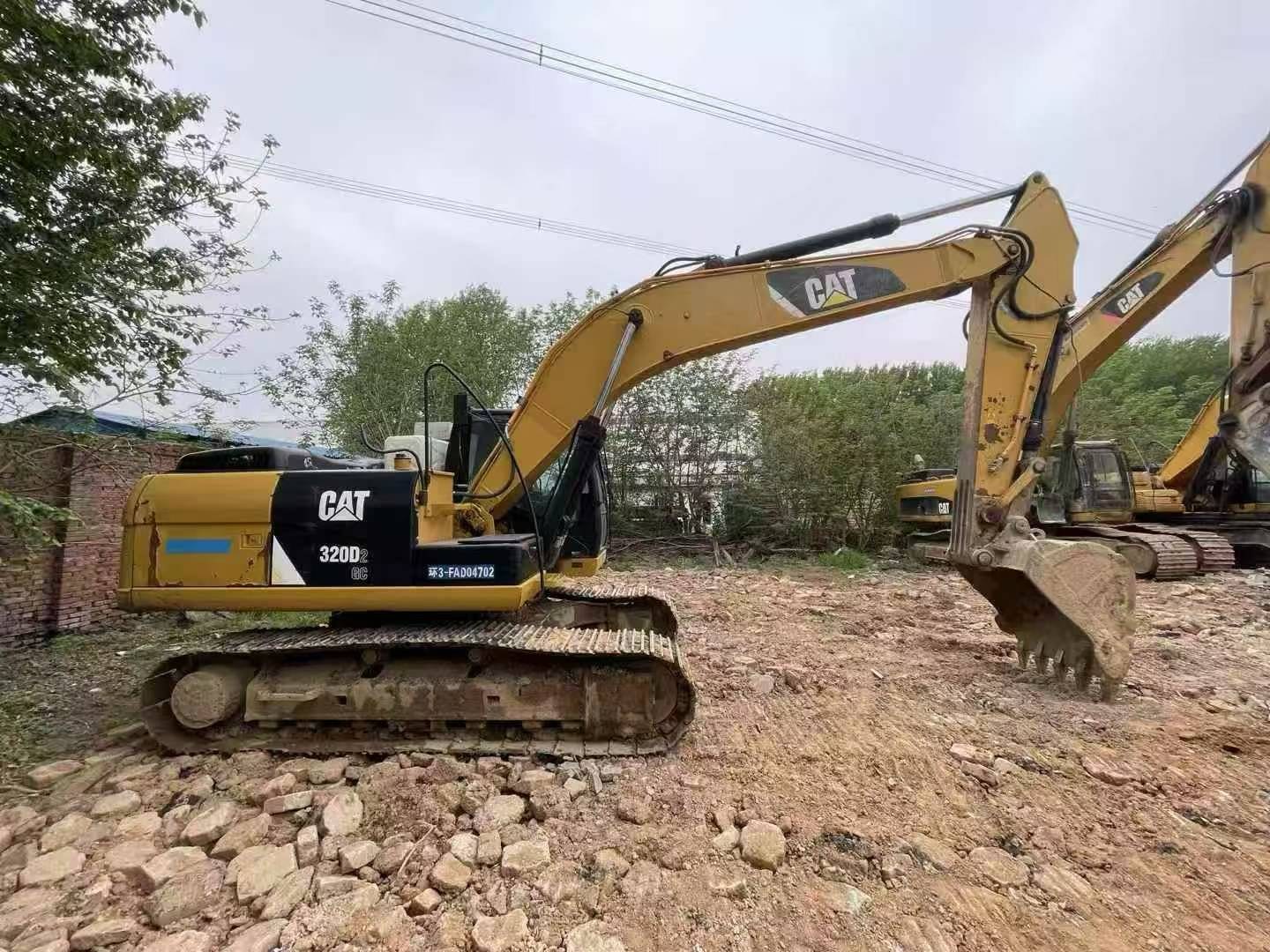 2017 Caterpillar 320D2GC вживаний екскаватор