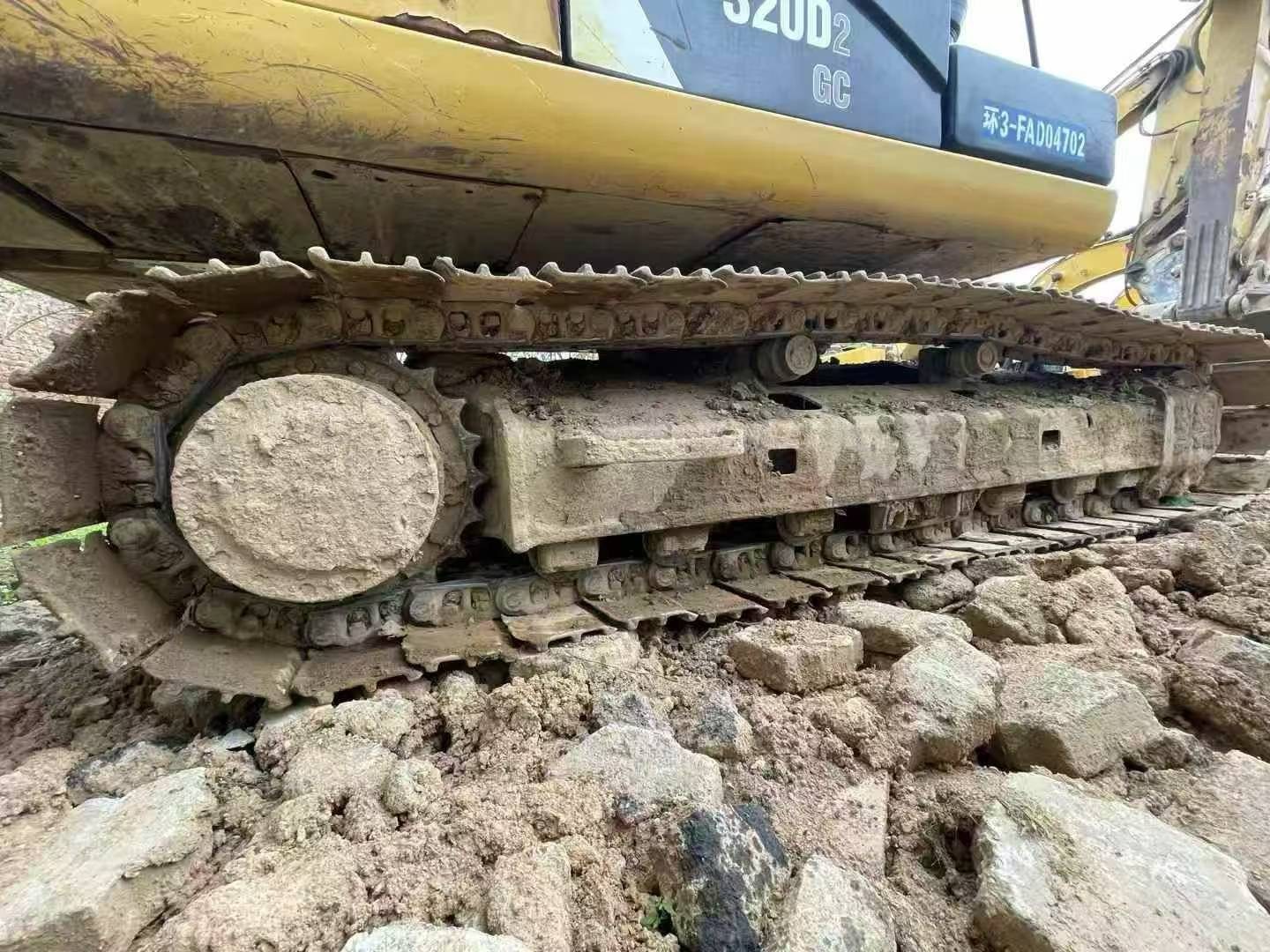 2017 Caterpillar 320D2GC вживаний екскаватор