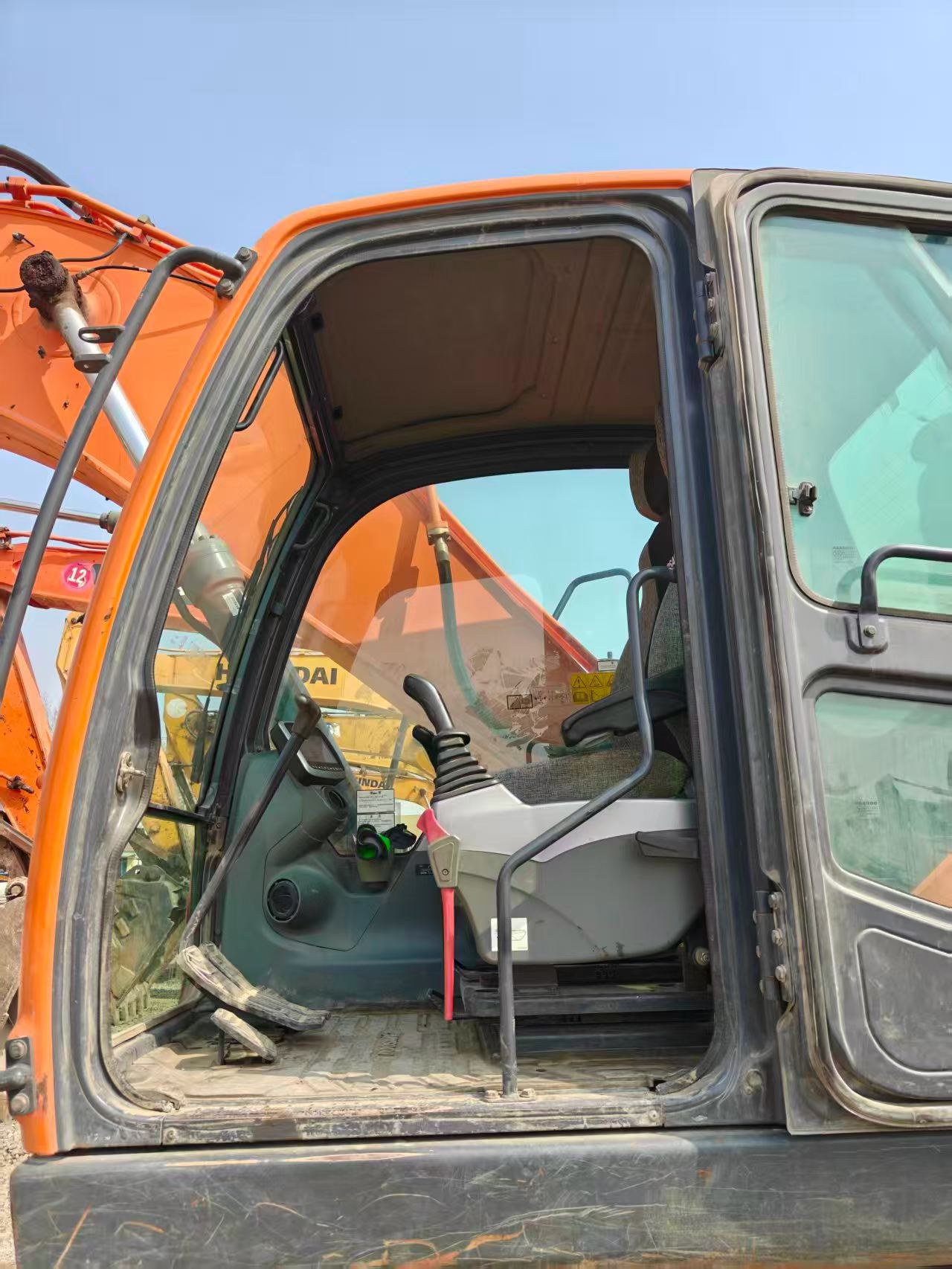2021 год Б/у экскаватор Doosan 215