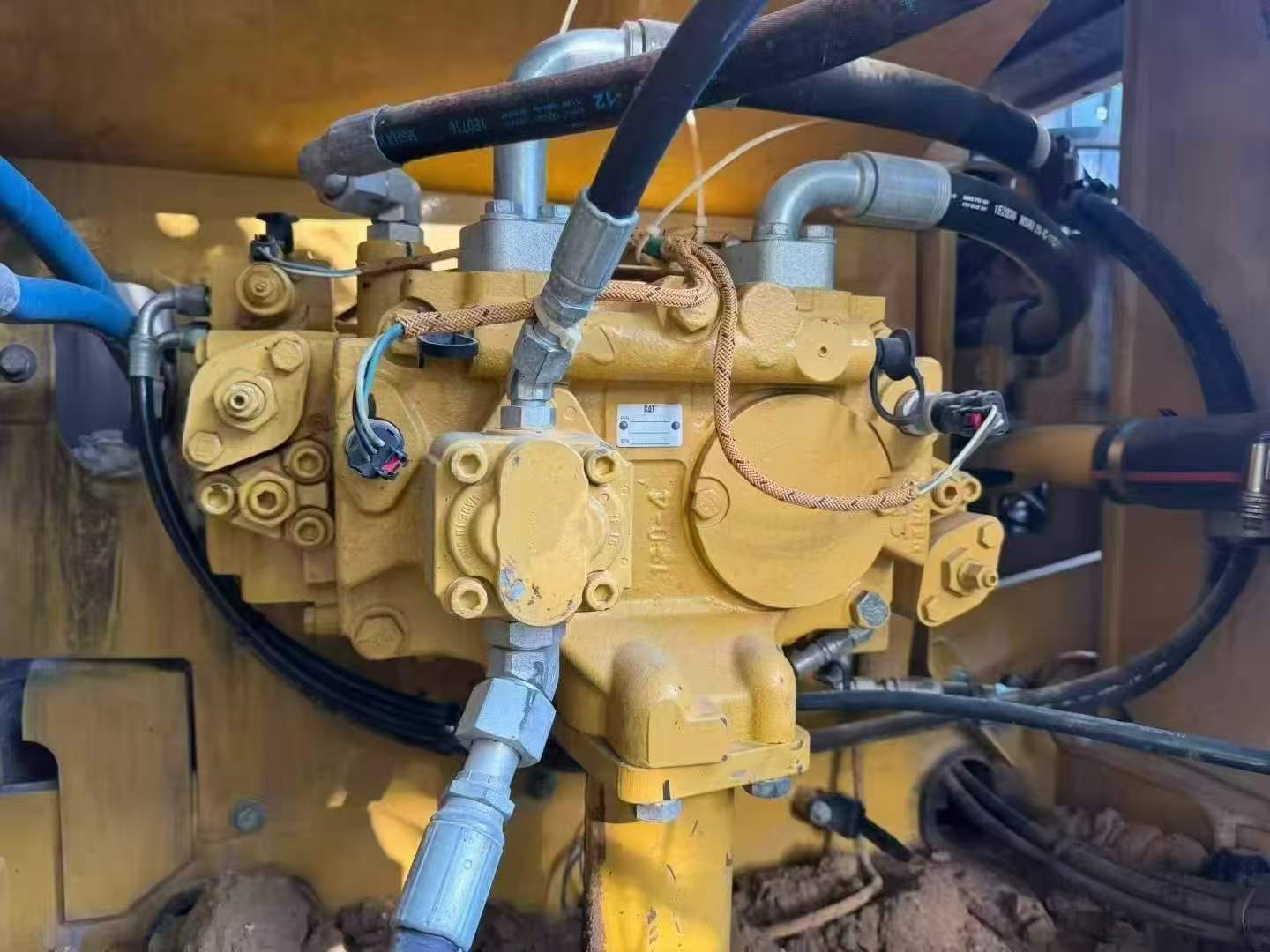 2018 год Caterpillar 320D2 б/у экскаватор