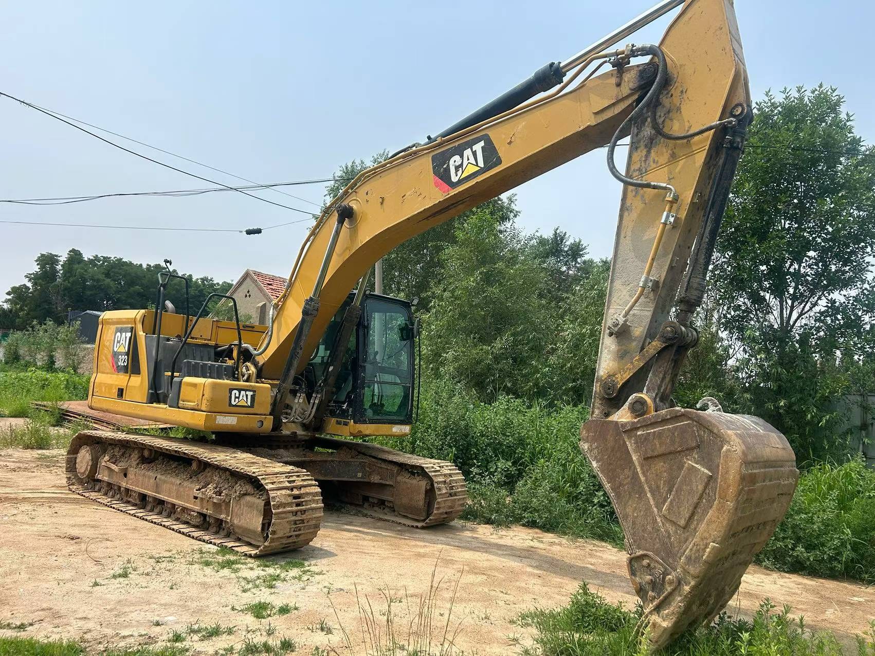 2019 год, б/у экскаватор Caterpillar 323D2