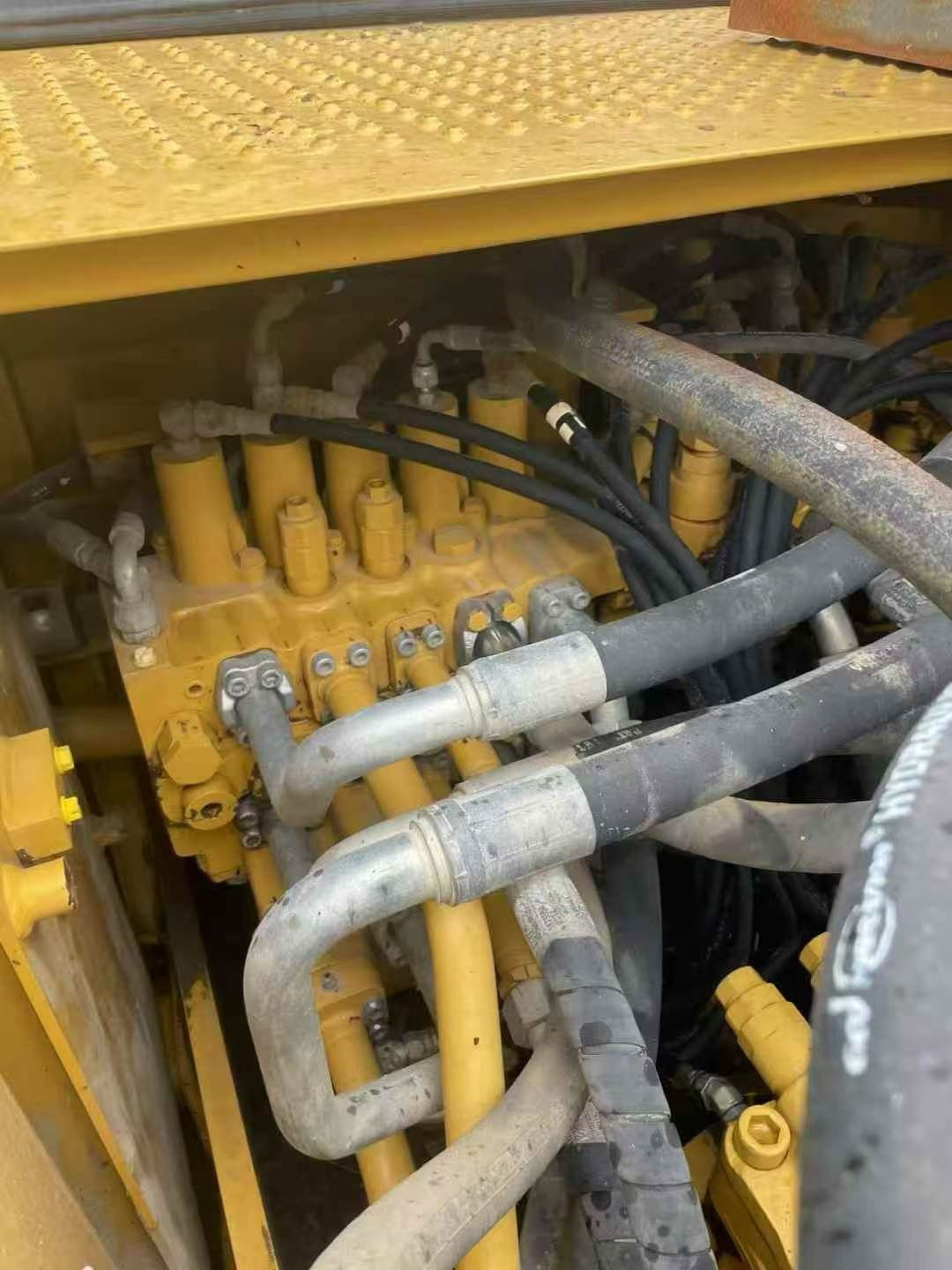 2017 Caterpillar 320D2GC вживаний екскаватор