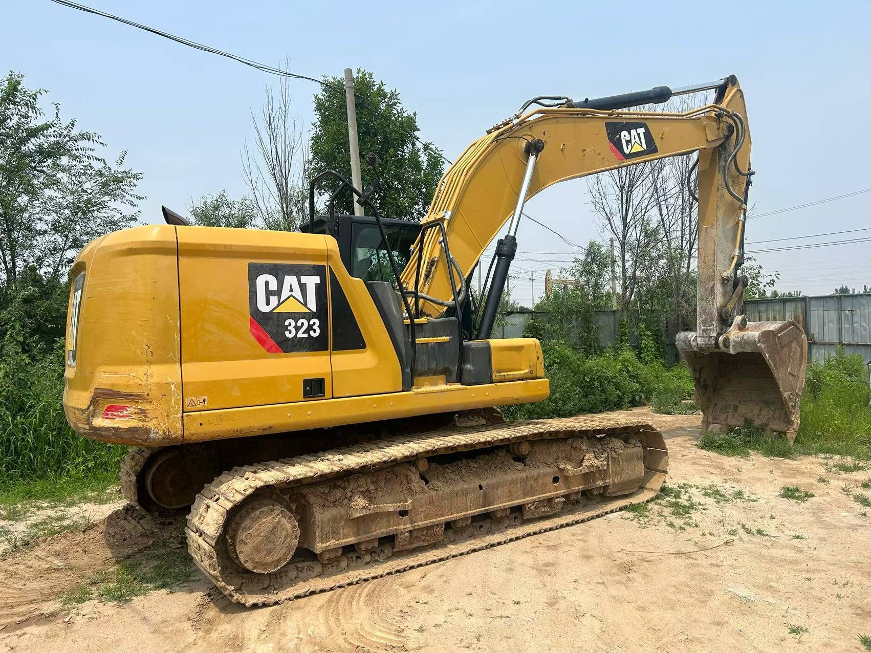 2019 год, б/у экскаватор Caterpillar 323D2