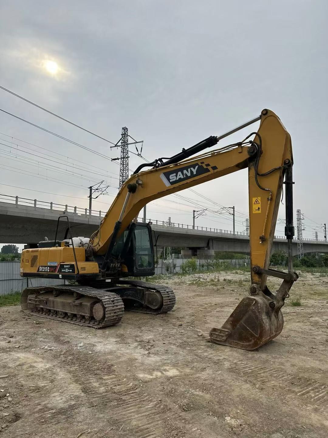 2021 рік SANY 205C вживаний екскаватор