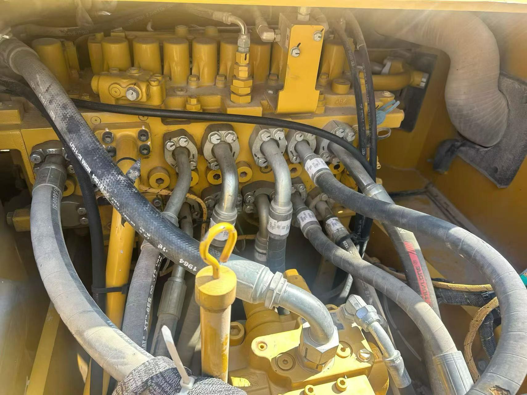 2019 год, б/у экскаватор Caterpillar 323D2