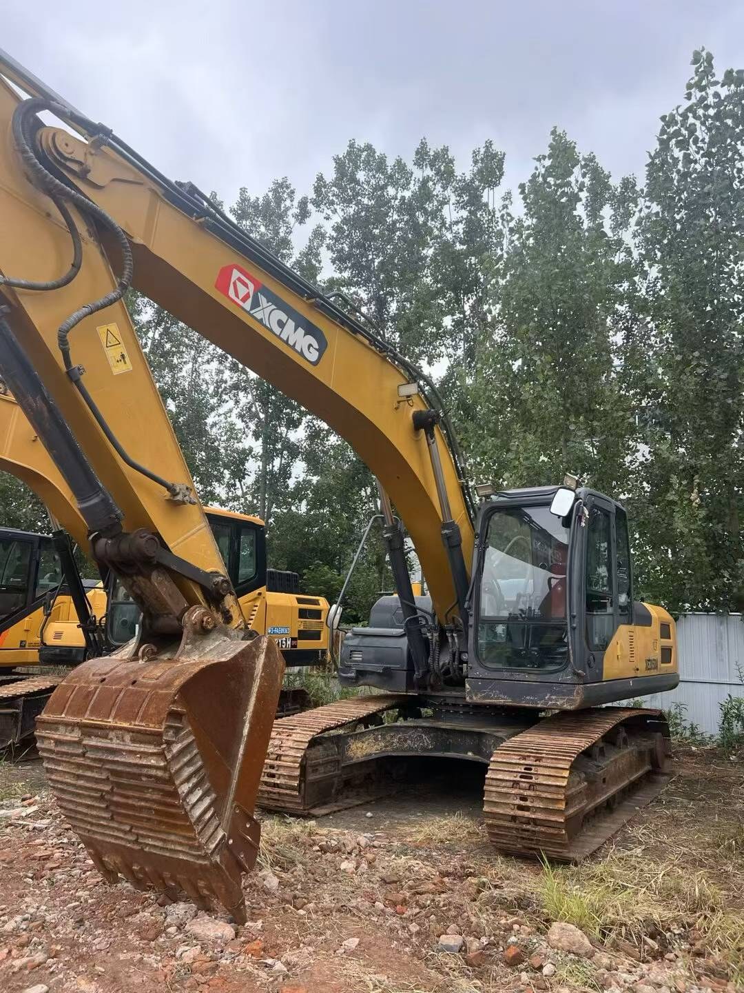 2021 حفارة XCMG 205DA مستعملة