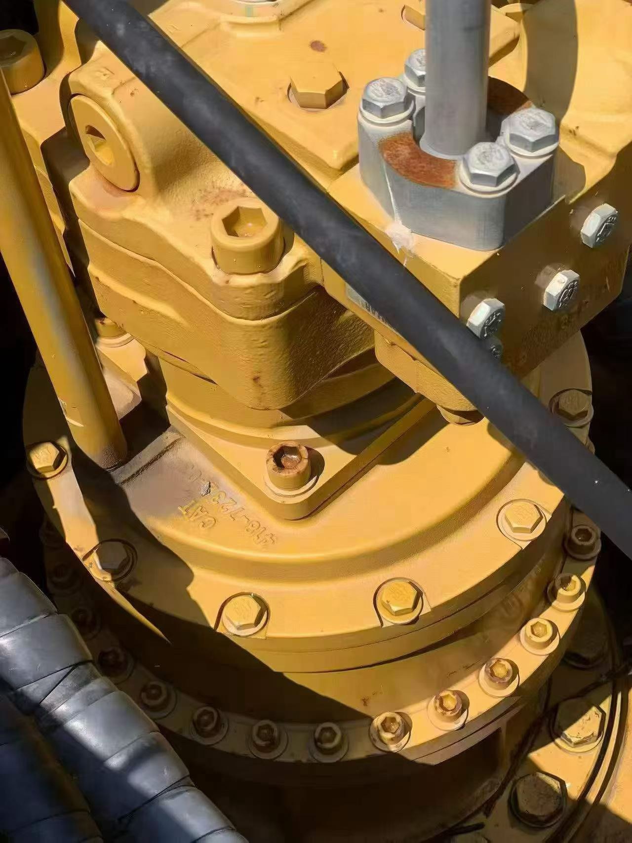 Год выпуска не определён, подержанный экскаватор Caterpillar 330D2L