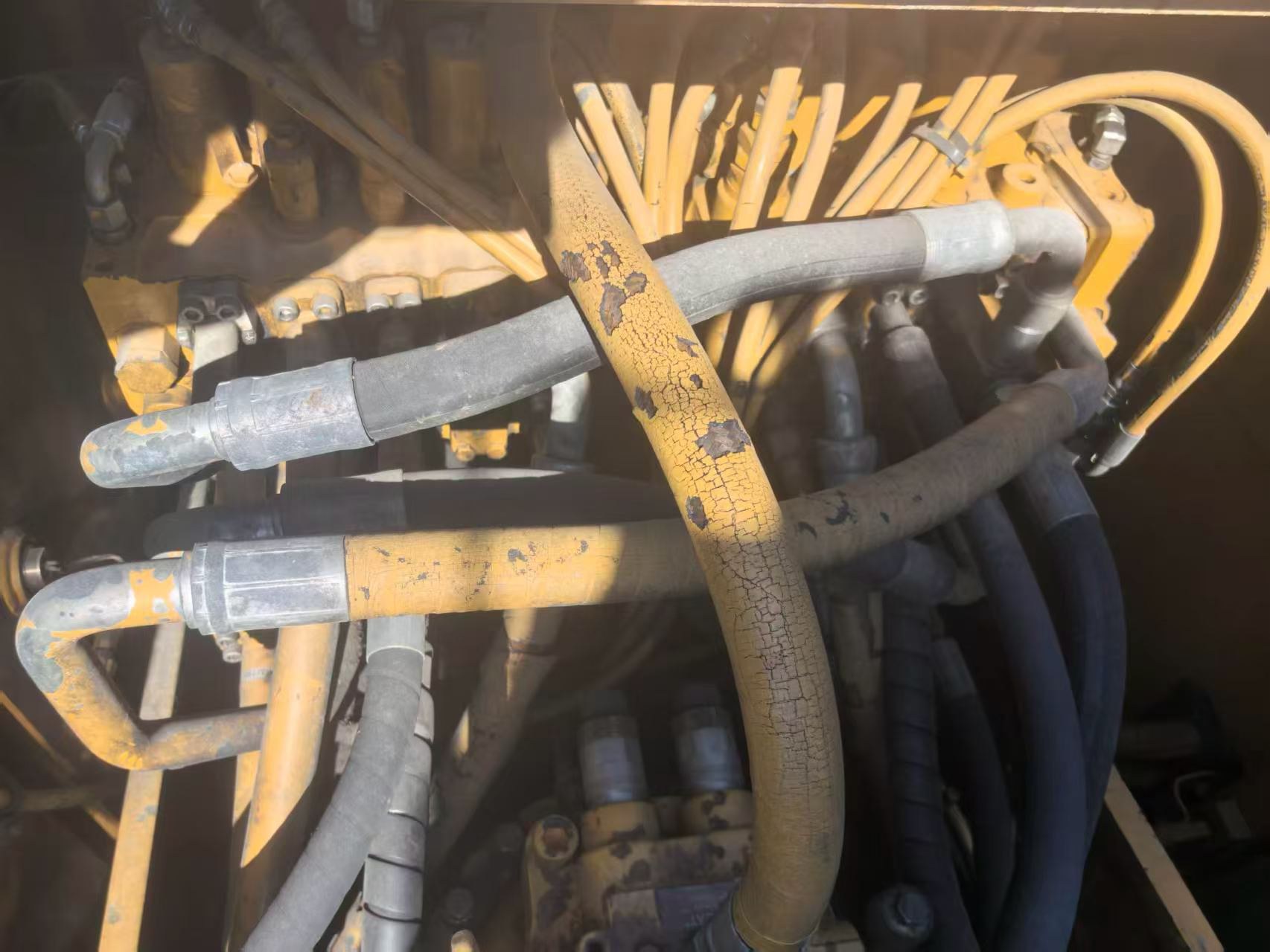 2011 год Caterpillar 323D б/у экскаватор
