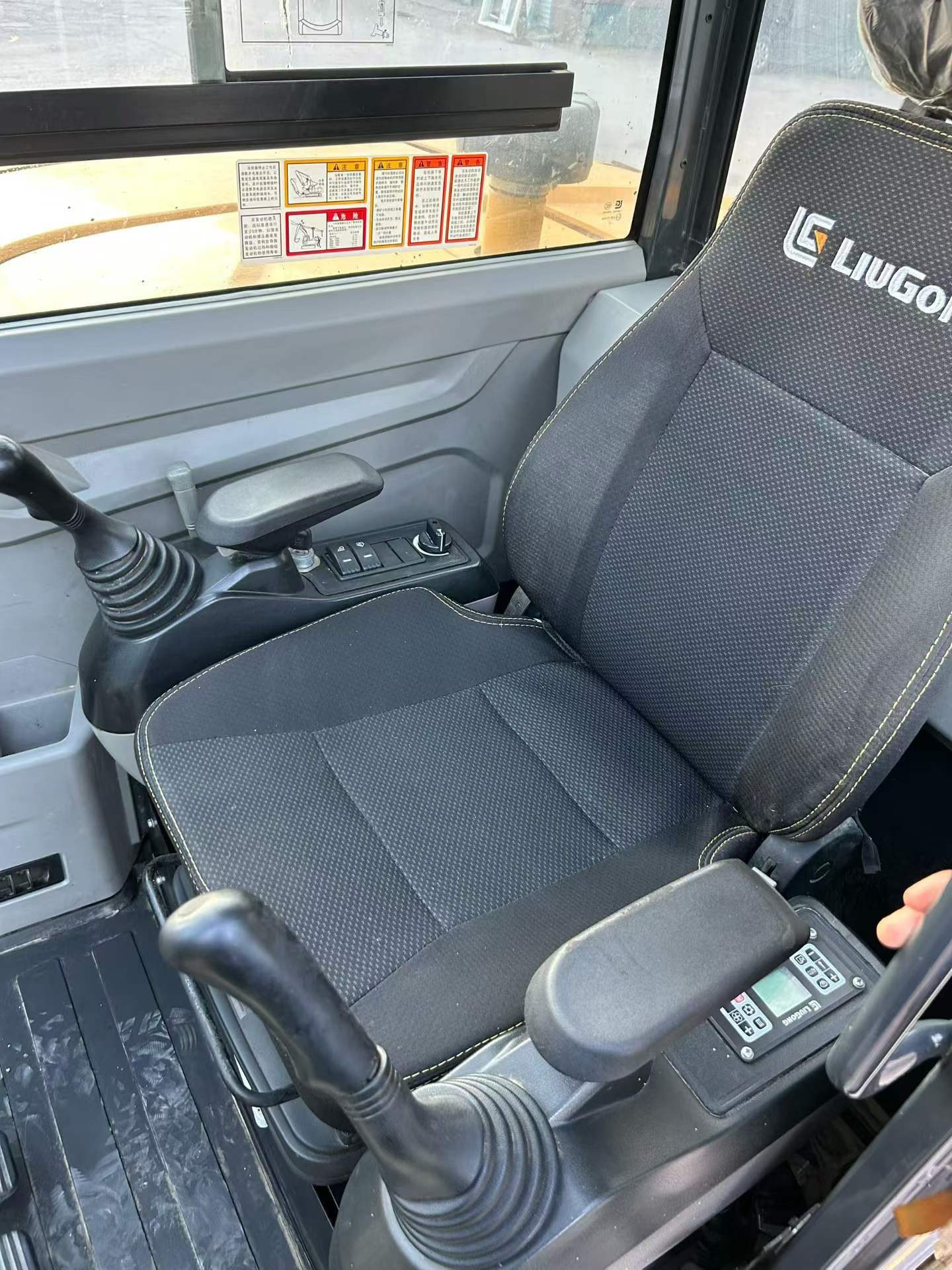 حفارة مستعملة LiuGong 906F موديل 2024