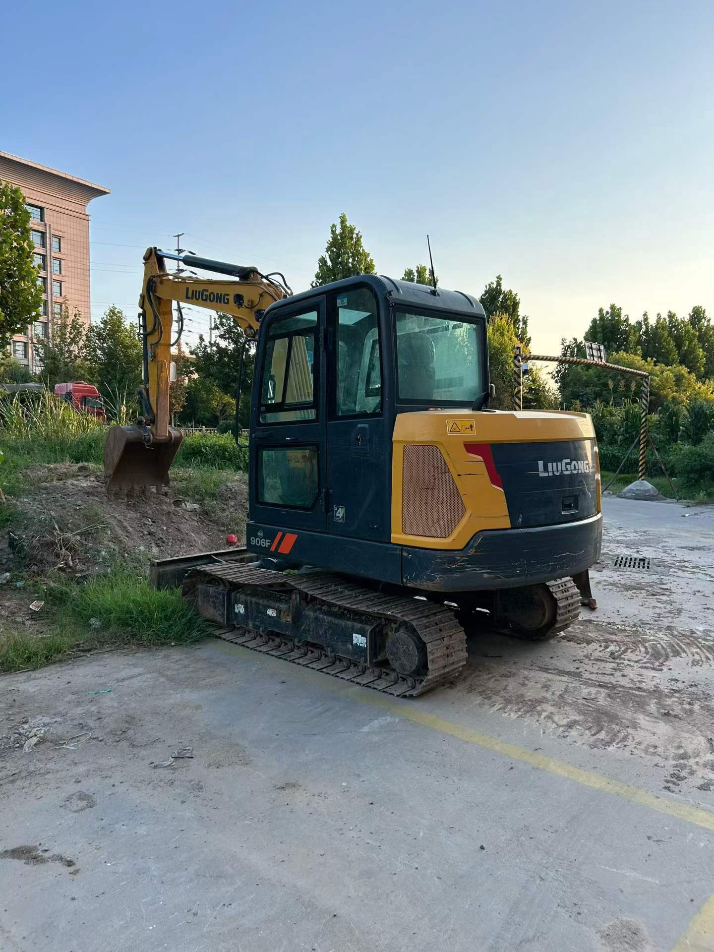 حفارة مستعملة LiuGong 906F موديل 2024