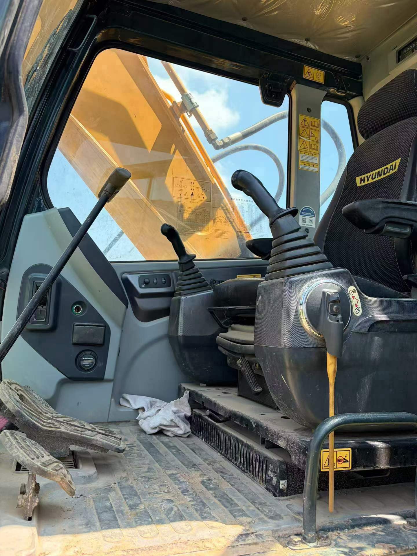2021 Hyundai 215 Escavadeira Usada