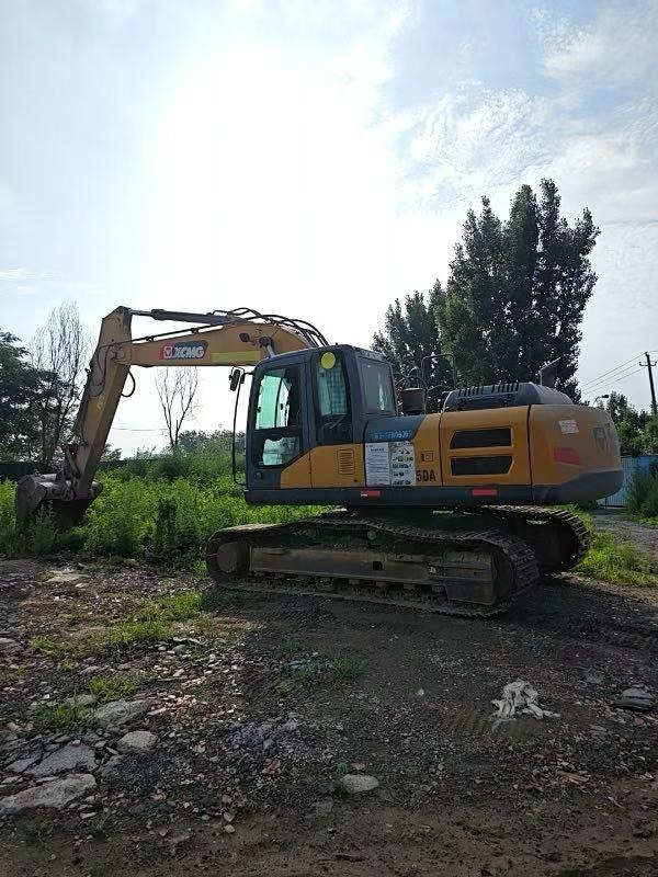 2021 год Б/у экскаватор XCMG 215
