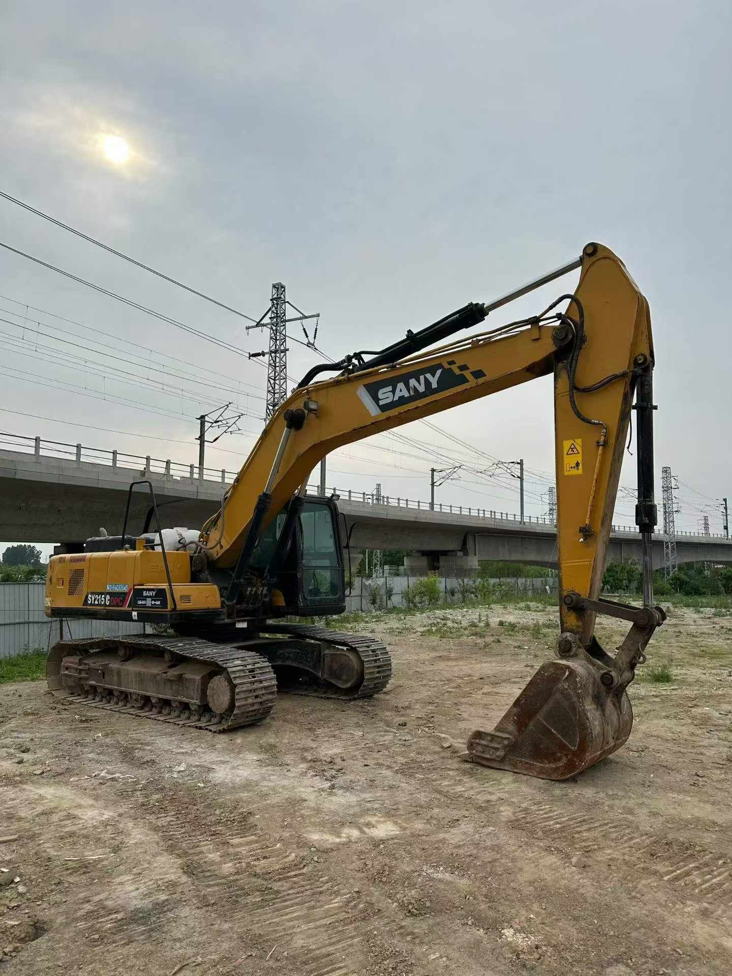2021 рік SANY 205 вживаний екскаватор