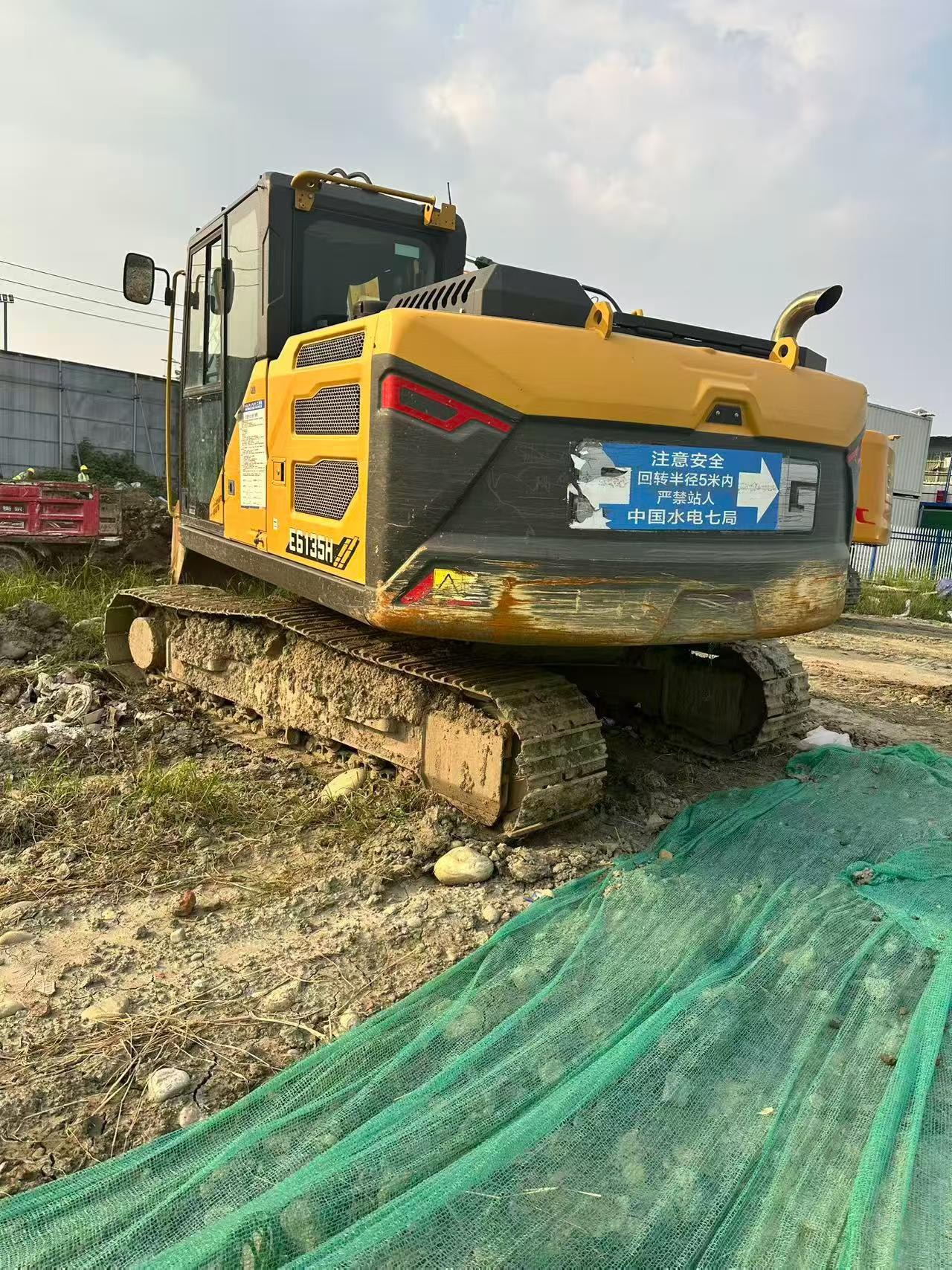 2025 LG 135 Excavator Bekas