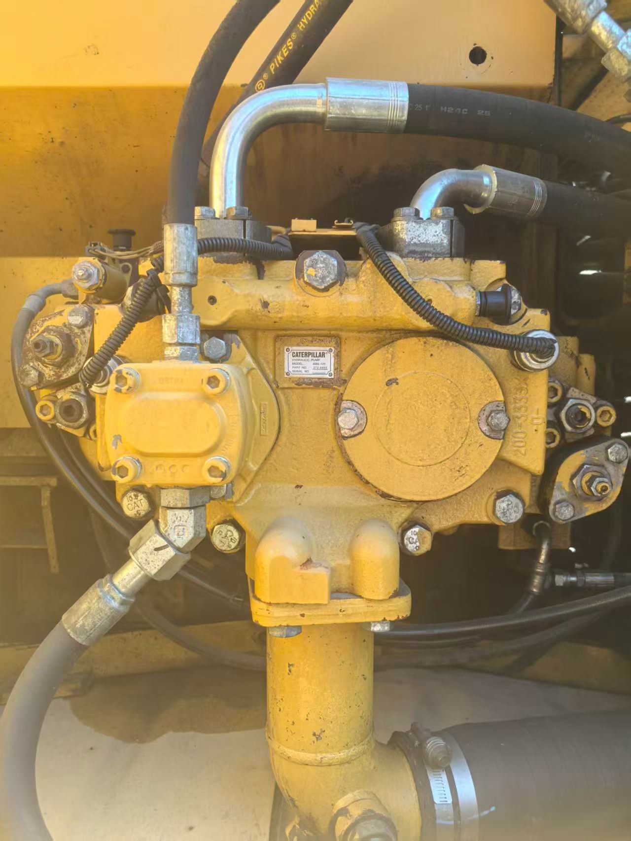 2011 год Caterpillar 323D б/у экскаватор