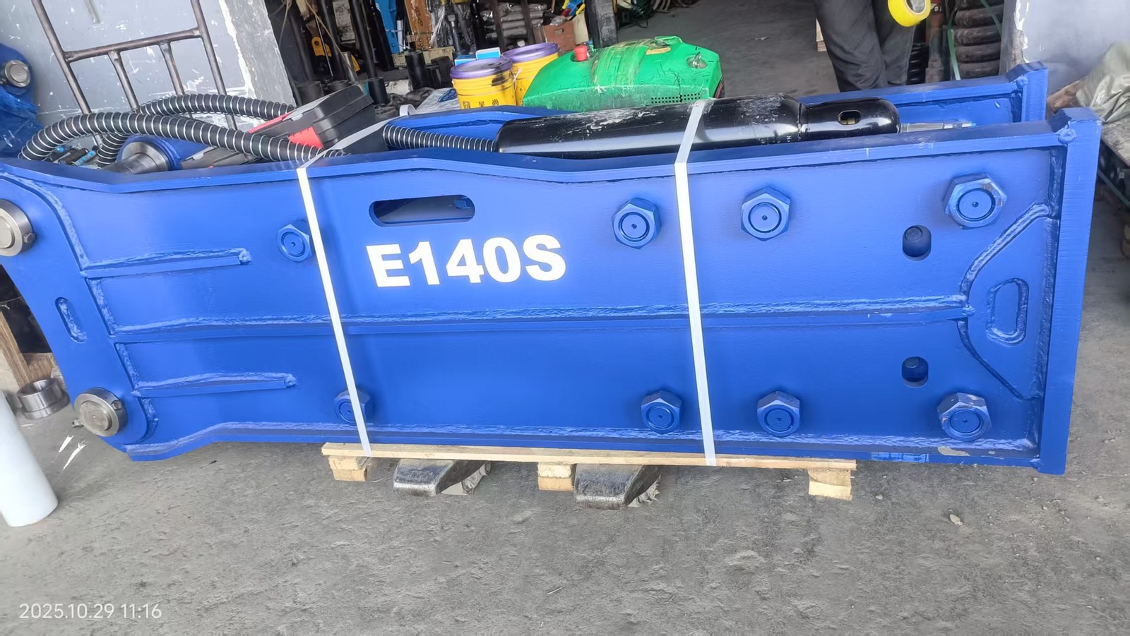 E140S Triangular Hydraulic Breaker (for 13-15 ton excavators)