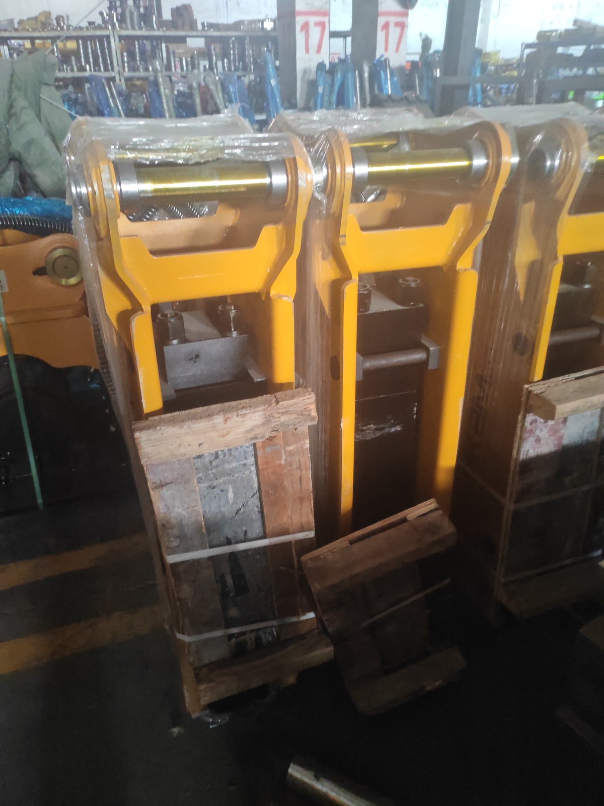 E140S Triangular Hydraulic Breaker (for 13-15 ton excavators)